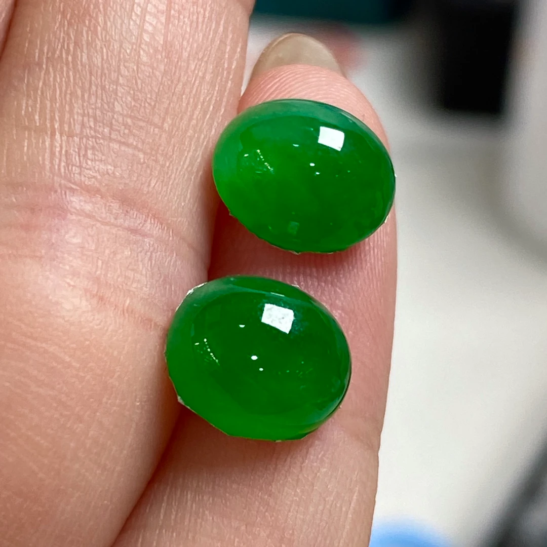翡翠辣绿蛋面裸石 冰润饱满 颜色抢眼 |尺寸10-8.5-5、10-8.8-5