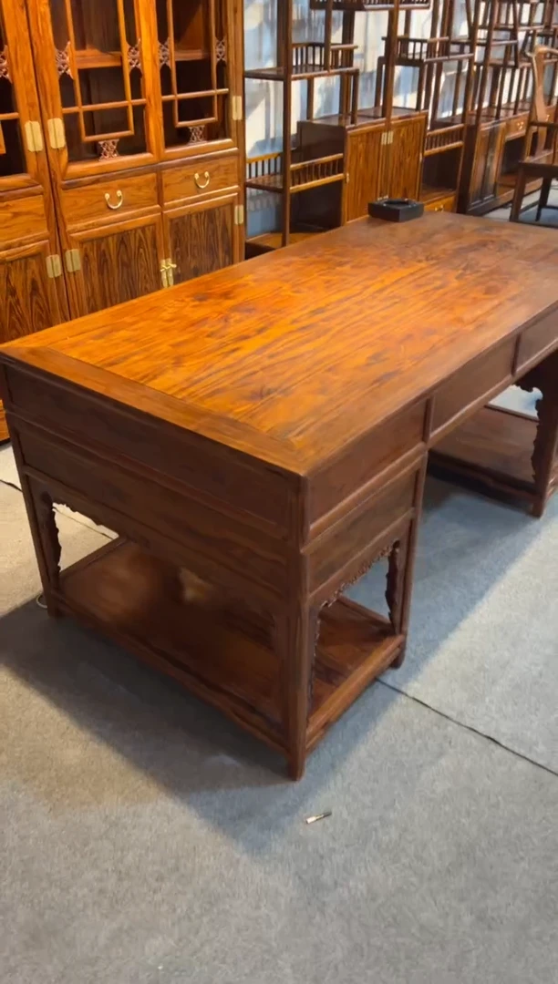 【闪购商品】花梨木类木雕办公桌一个