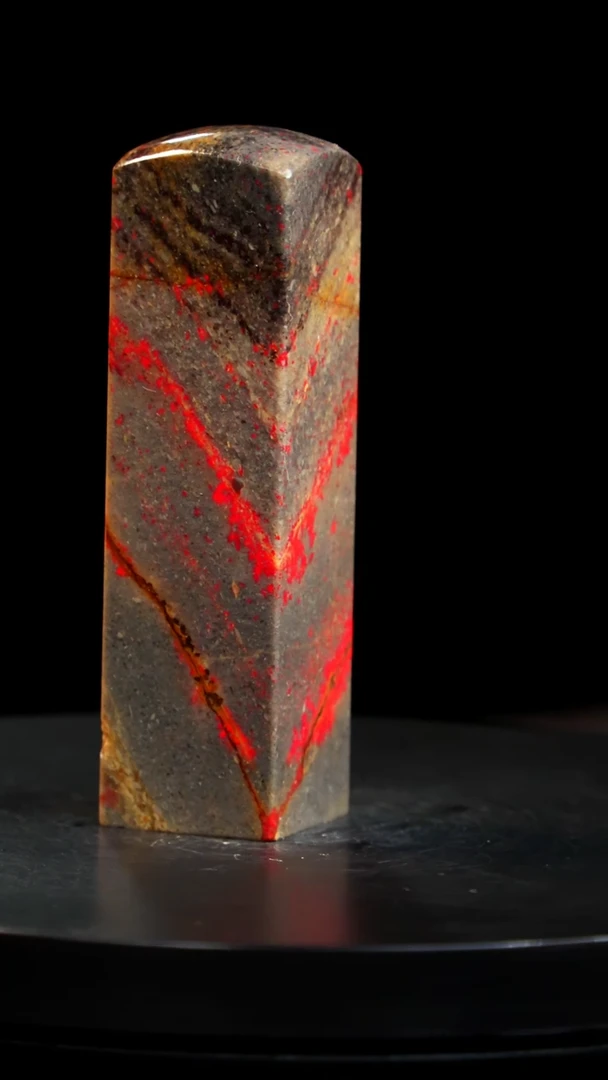 鸡血石老坑刘关张鸡血石