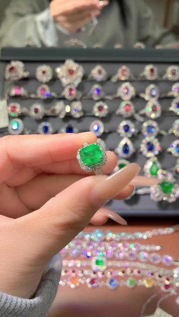 铂Pt900镶嵌戒指祖母绿如*-