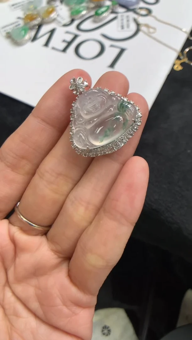颈饰18K金镶嵌翡翠佛公