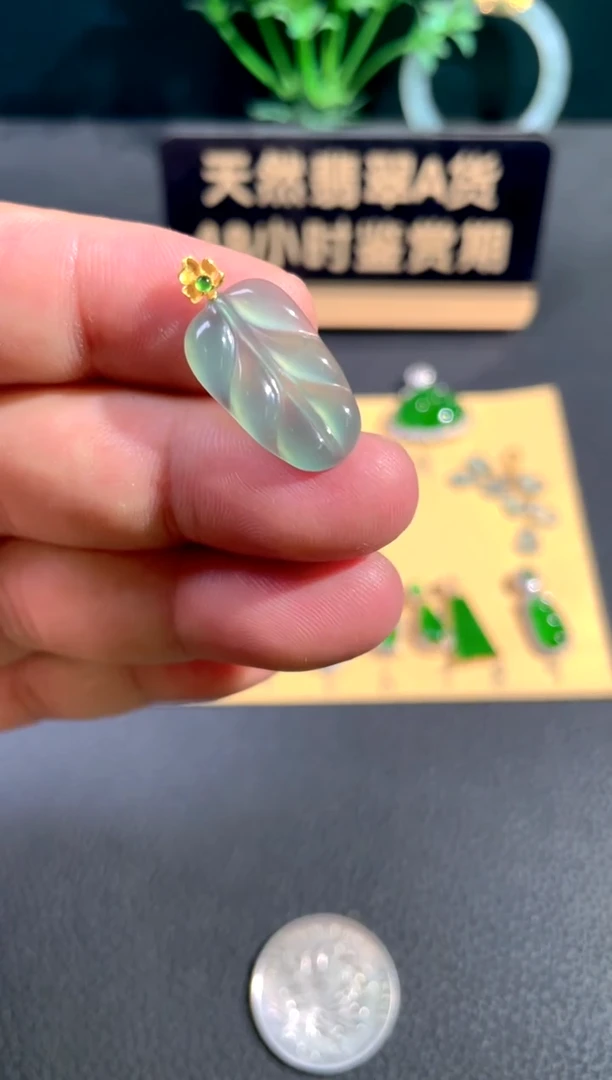 颈饰18K金镶嵌翡翠翡翠