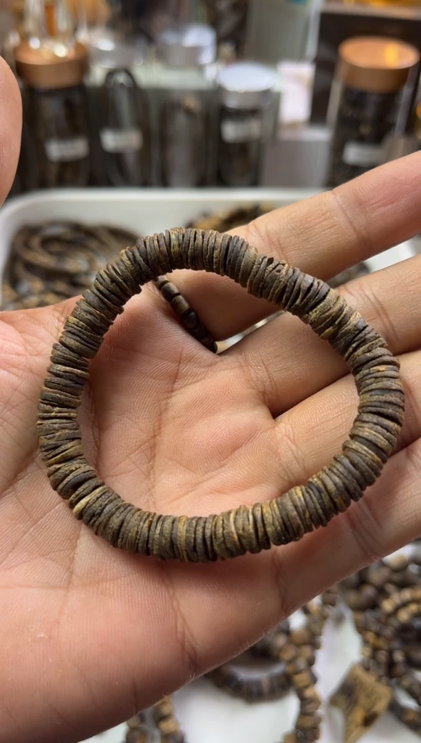 【闪购商品】沉香手串绿奇楠沉水钱串子卡8单圈 多样性发其一