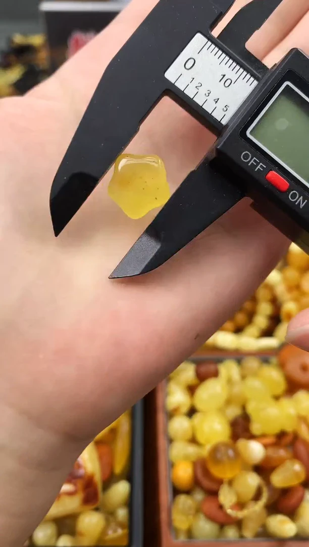 未镶嵌琥珀珠宝奇石2