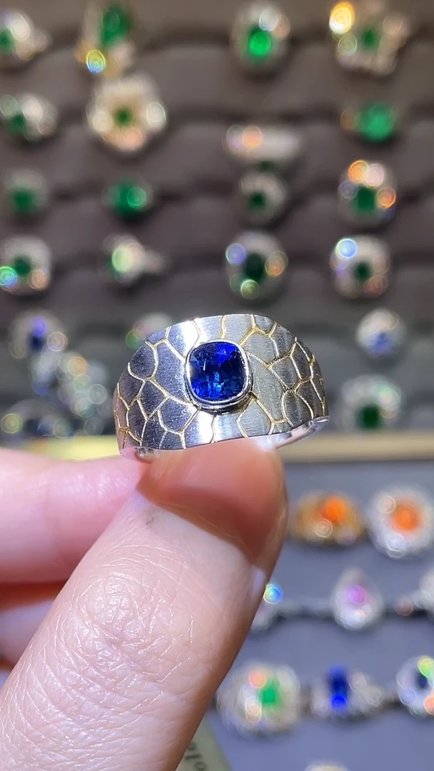 蓝宝石戒指18K金镶嵌斯里兰卡  皇家蓝1.06ct