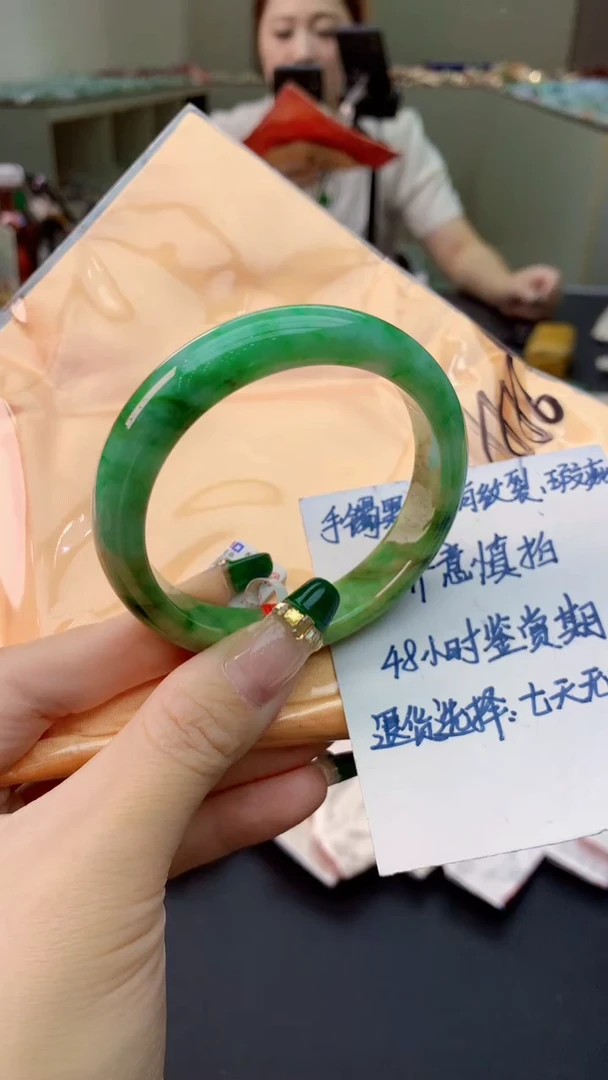 翡翠手镯未镶嵌0231336410