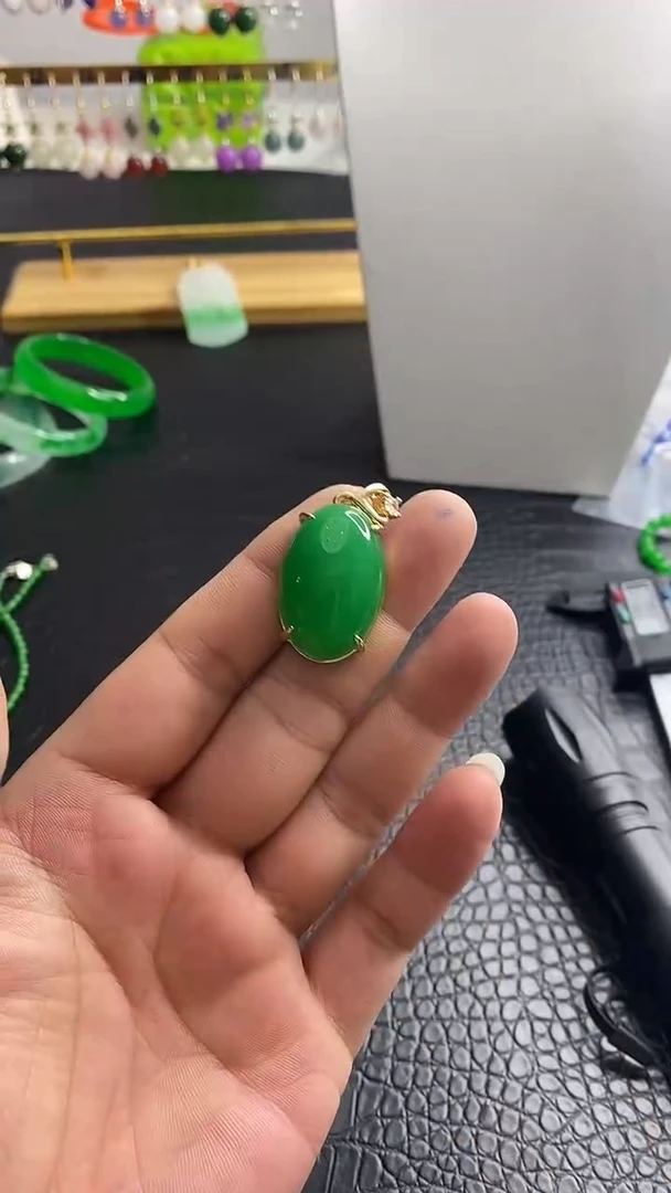 颈饰14K金镶嵌翡翠A045