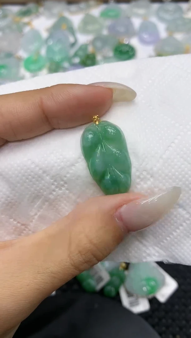 颈饰18K金镶嵌翡翠111111111111