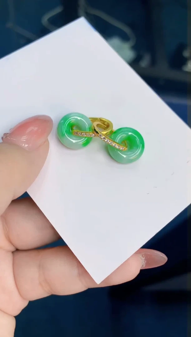 翡翠未镶嵌颈饰1
