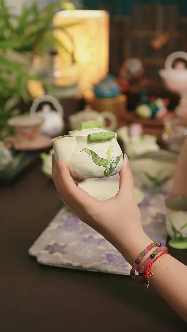 闪购陶瓷茶具 铃兰花 手抓壶