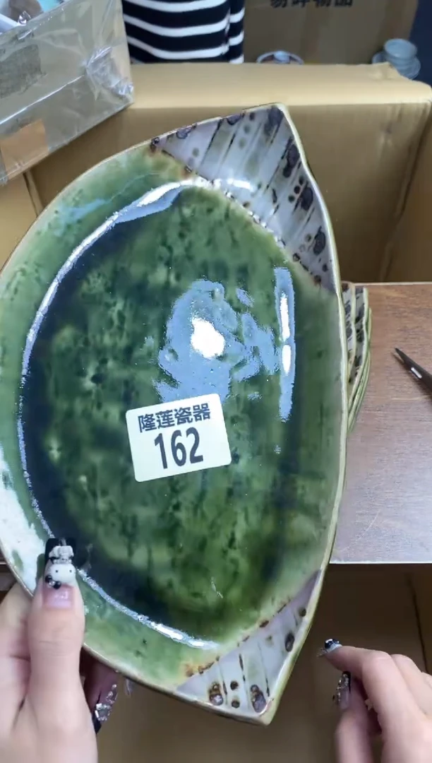 【闪购商品】瓷片隆莲瓷器欢迎大家