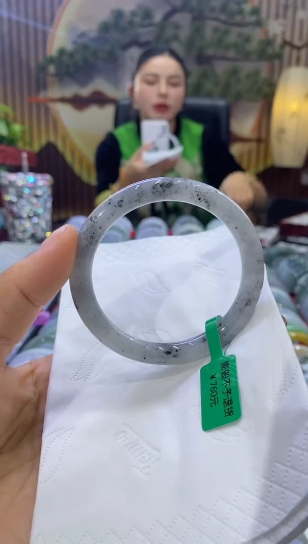 【闪购商品】翡翠手镯未镶嵌多人05621