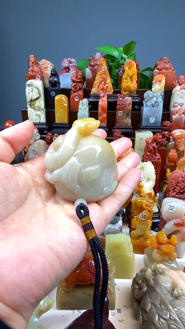 寿山石印石蛇手把件