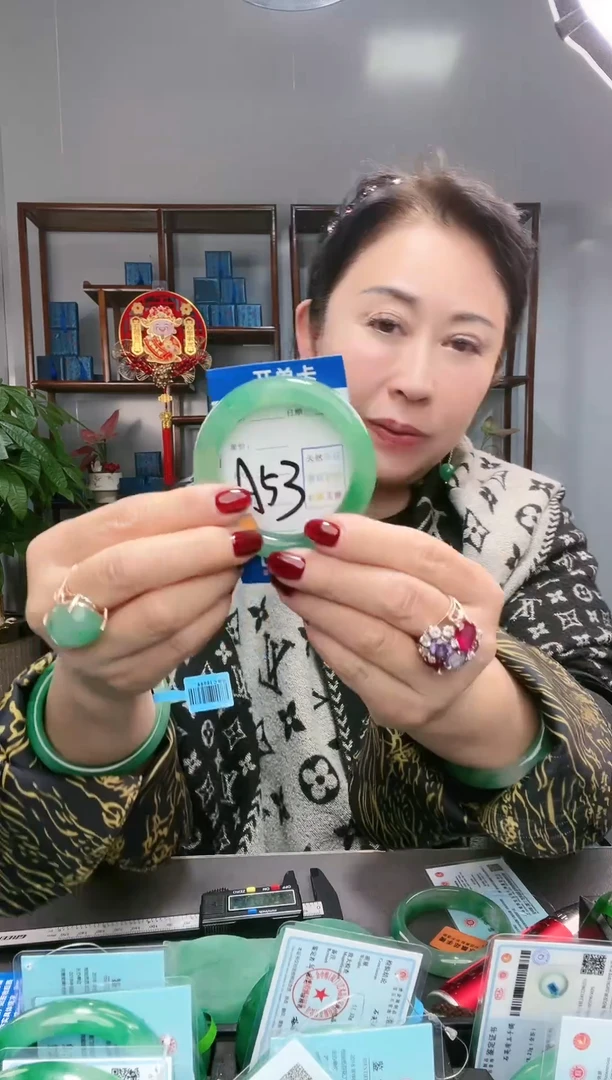 【闪购商品】石英质玉手镯未镶嵌非洲翠