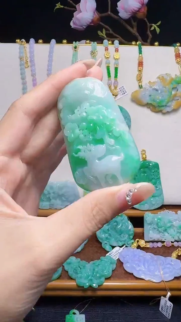 翡翠未镶嵌颈饰一鹿有你