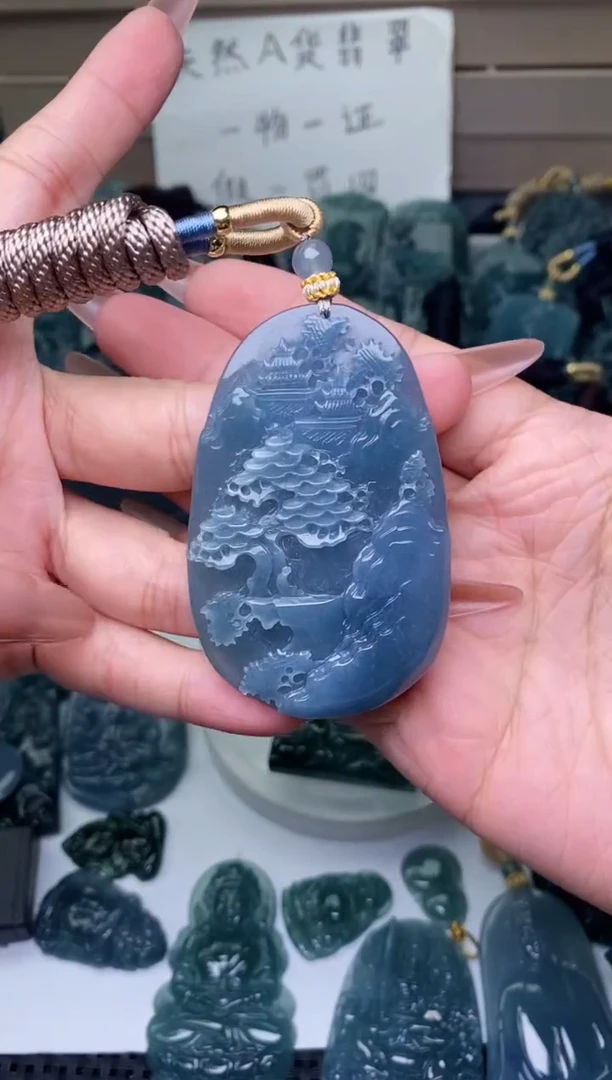 颈饰未镶嵌翡翠
