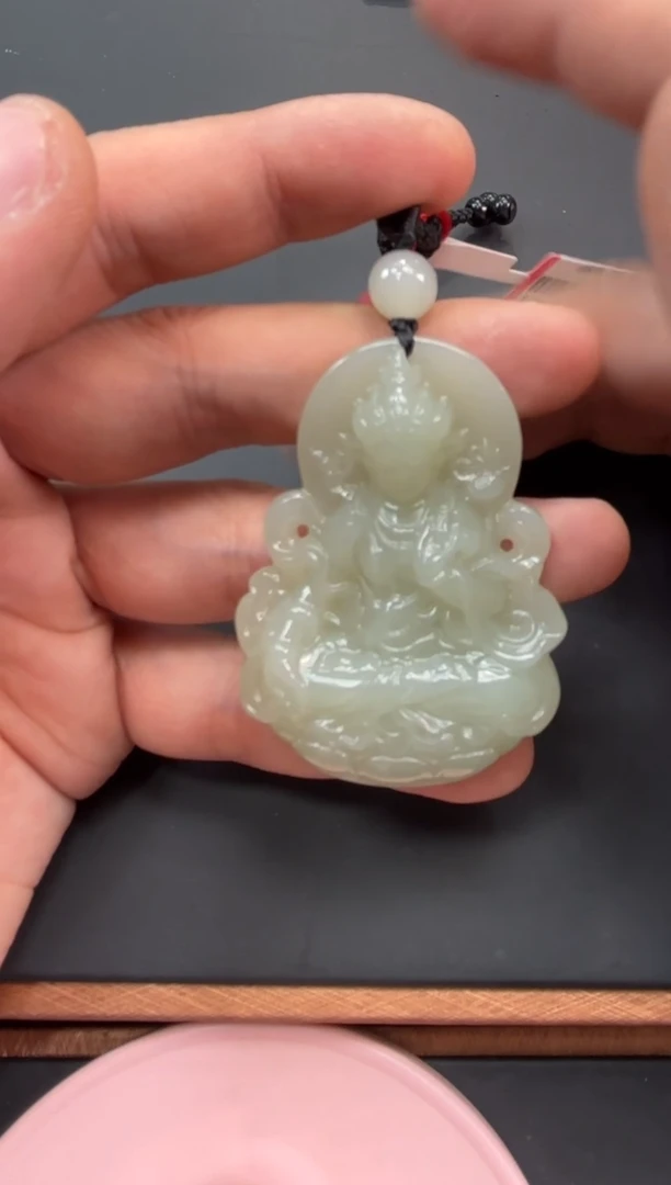 【闪购商品】和田玉吊坠(赠链)未镶嵌且末微色差近矿吊坠