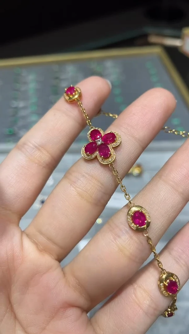 18K金镶嵌手链红宝石1