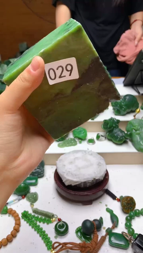 未镶嵌和田玉（碧玉）珠宝半成品1