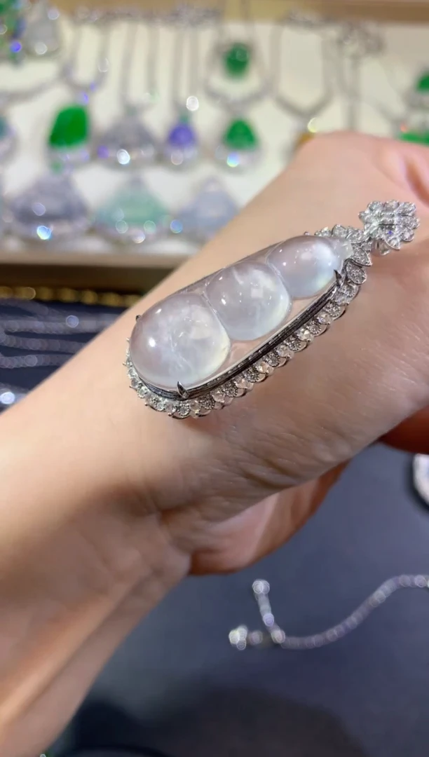 吊坠(不含链)18K金镶嵌翡翠96-豆子