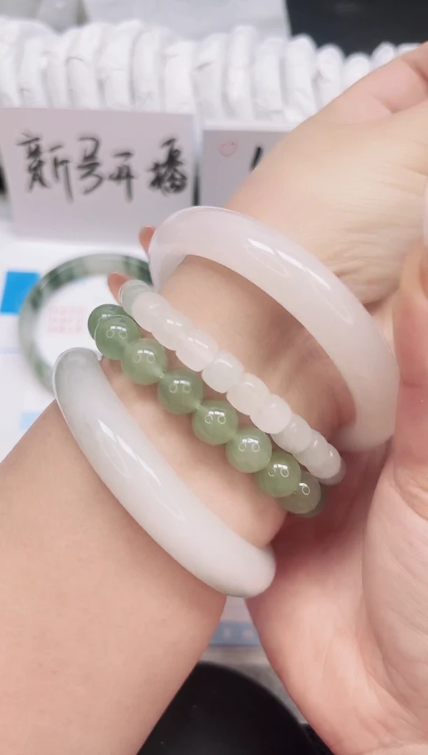 未镶嵌手镯石英质玉190-60.6