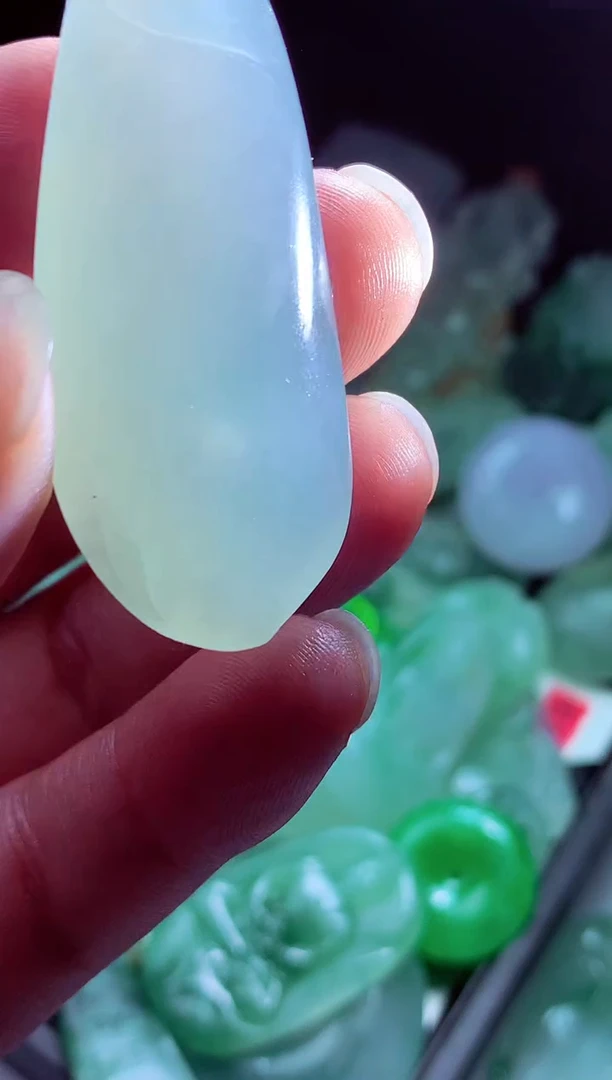 未镶嵌定制翡翠平***?翡翠毛货定制