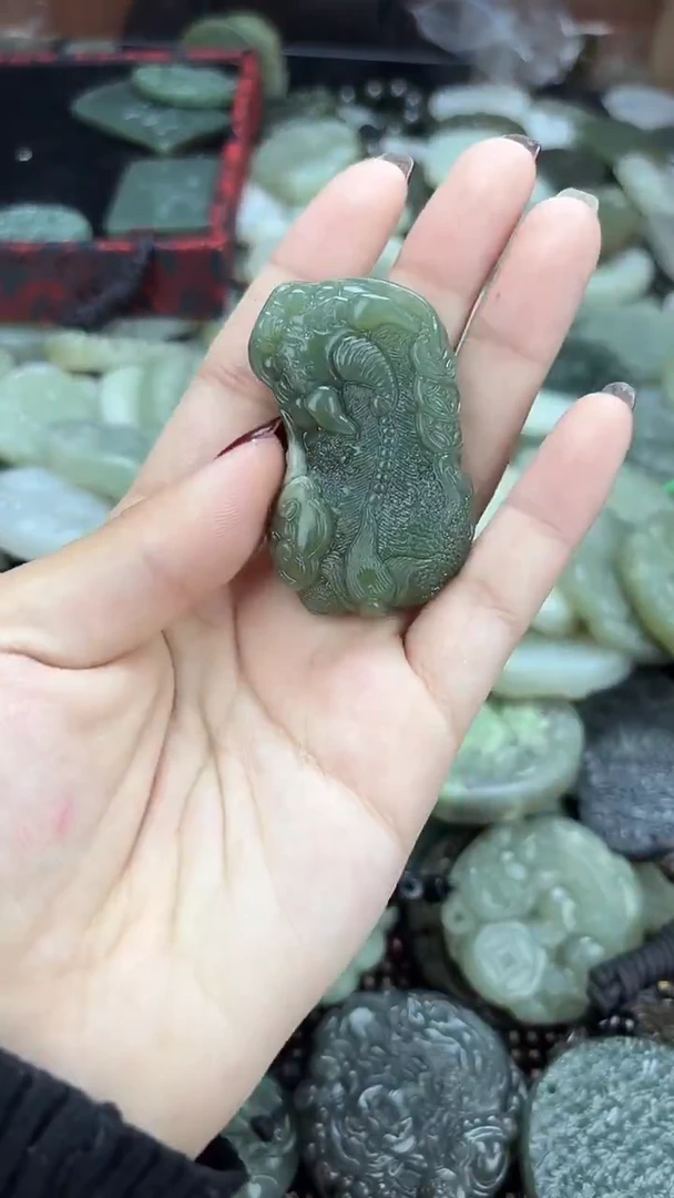 颈饰未镶嵌和田玉1