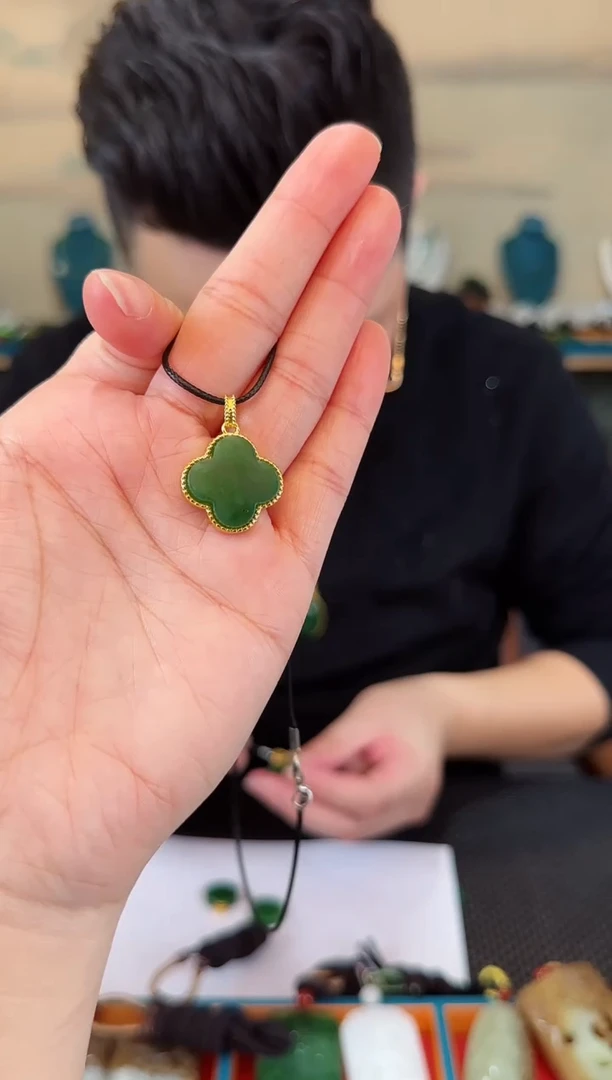 颈饰未镶嵌和田玉四叶草