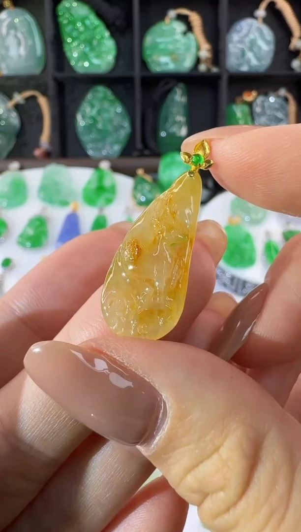 颈饰18K金镶嵌翡翠缅甸A货翡翠