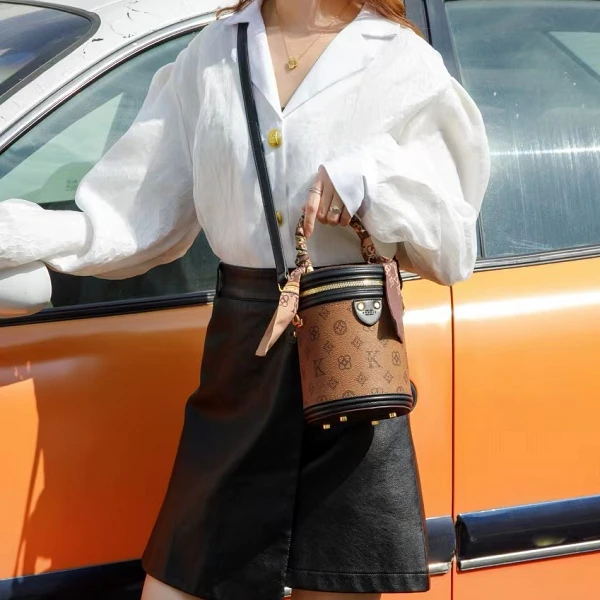 UK优库迪斯高级感爆款发财桶包网红定制单肩斜挎包潮流时尚圆筒