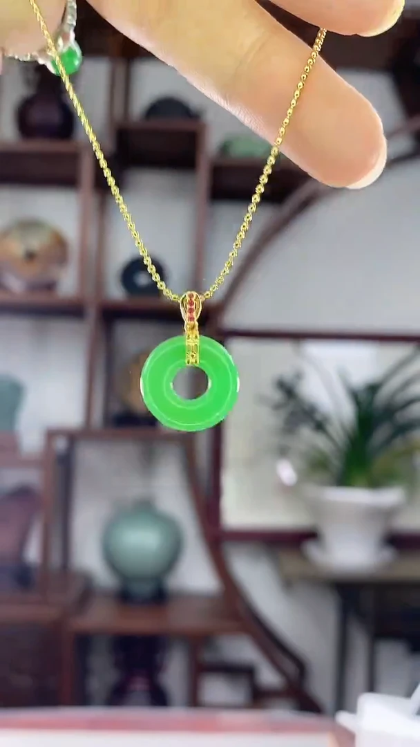 翡翠未镶嵌吊坠(赠链)X28阳绿小甜甜