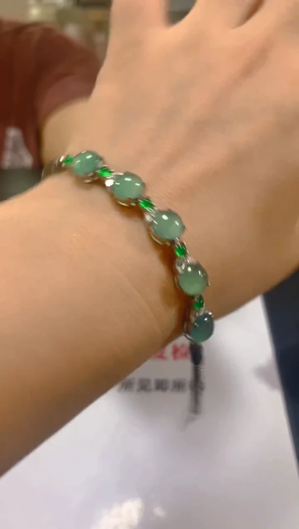 未镶嵌手链翡翠多样性发一