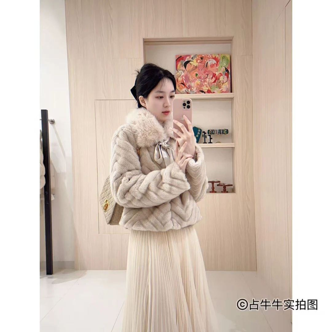 占牛牛I.NUNIU 千金小姐姐蝴蝶结夹棉纹路皮草短外套