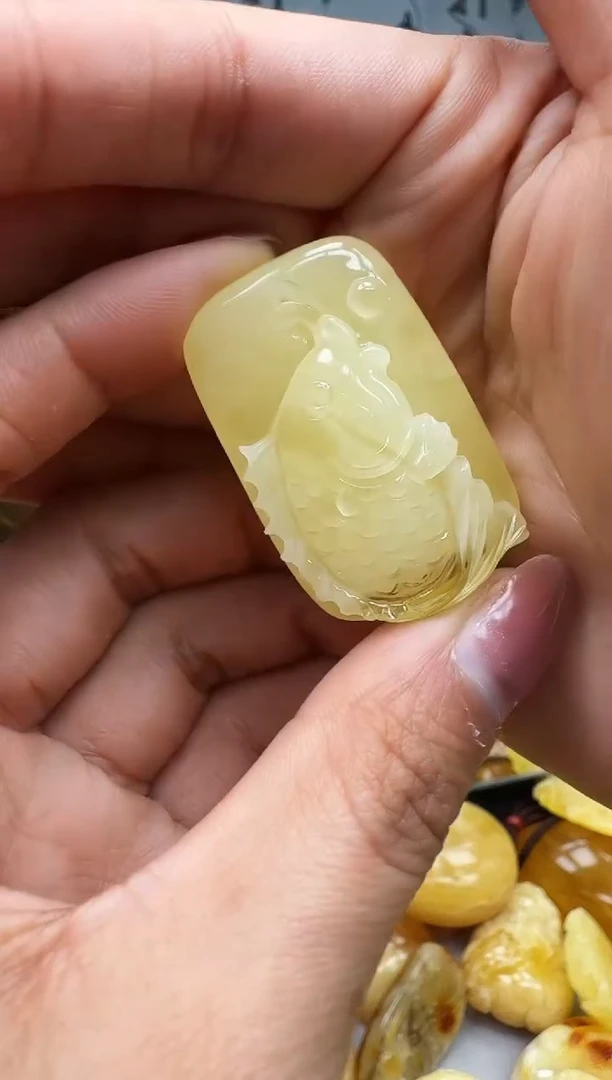 【闪购商品】琥珀裸石未镶嵌挂坠