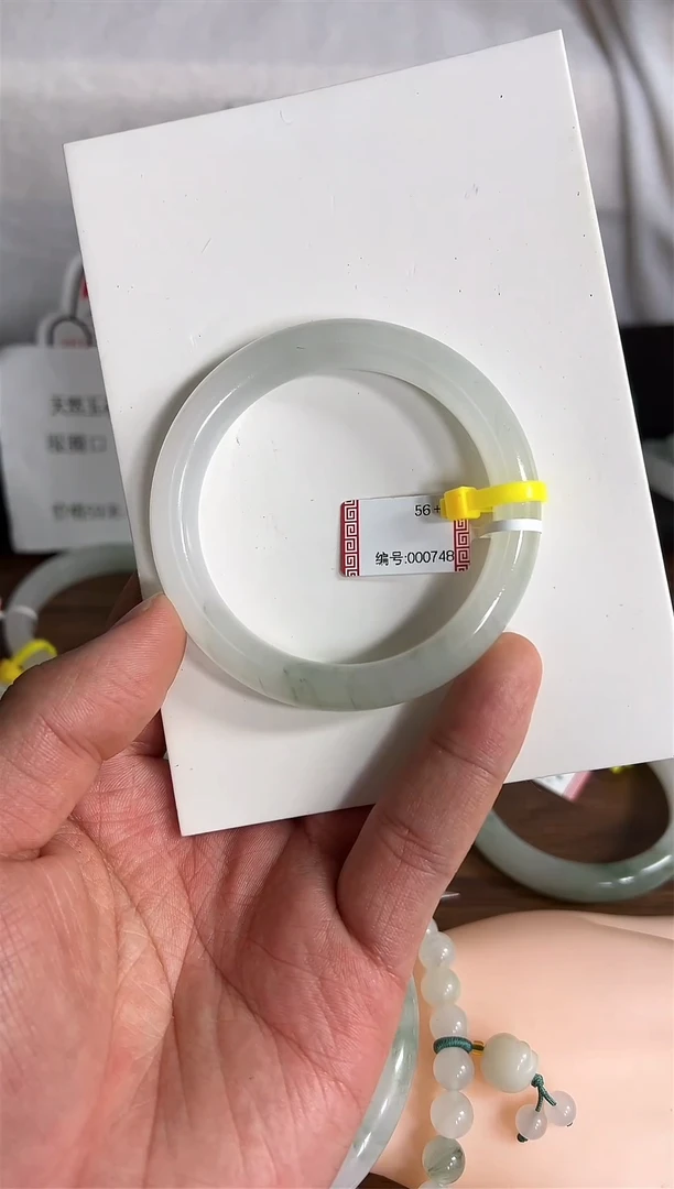 【闪购商品】石英质玉手镯未镶嵌748