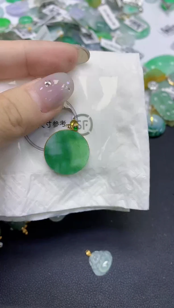 颈饰18K金镶嵌翡翠天然缅甸翡翠A货百元以上9元证书费自理