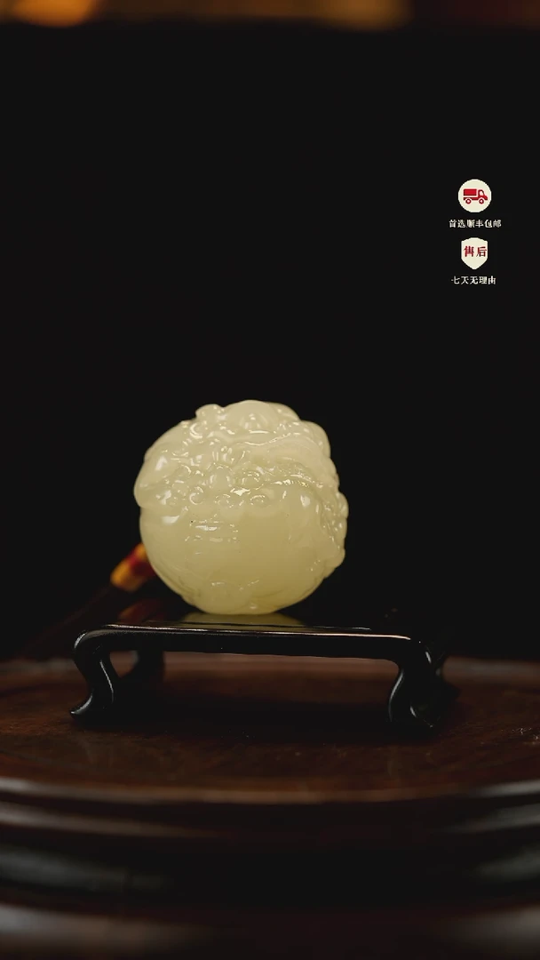 云南石竹叶青雕刻：醒狮貔貅3