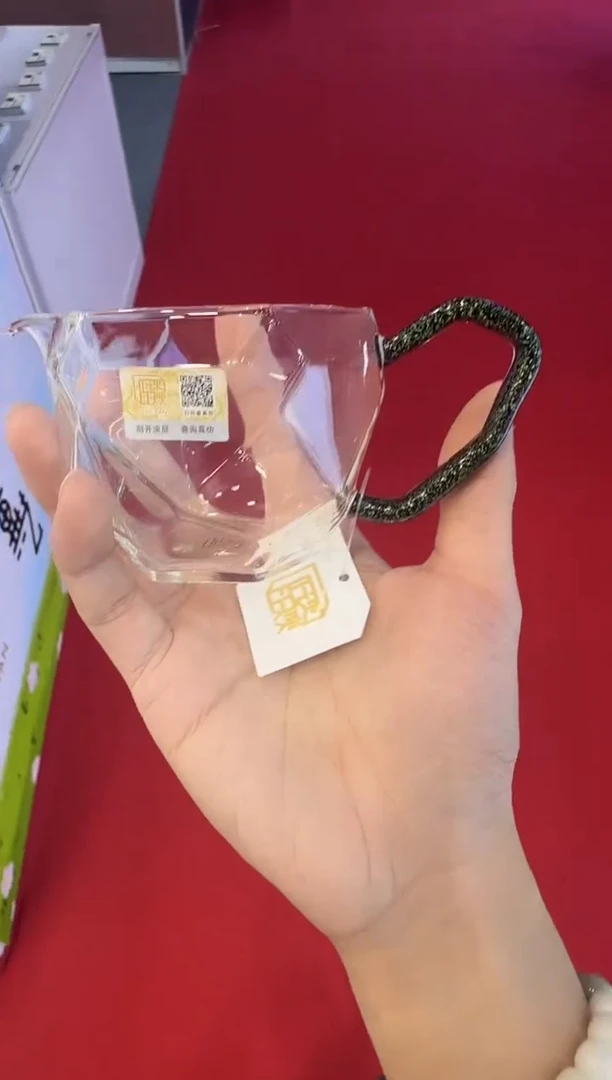 黑金把手钻石公道杯晶焱金标