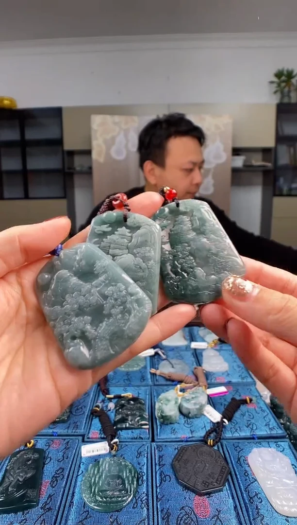 颈饰未镶嵌翡翠  多样性发其一