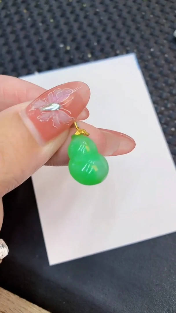 颈饰18K金镶嵌翡翠1