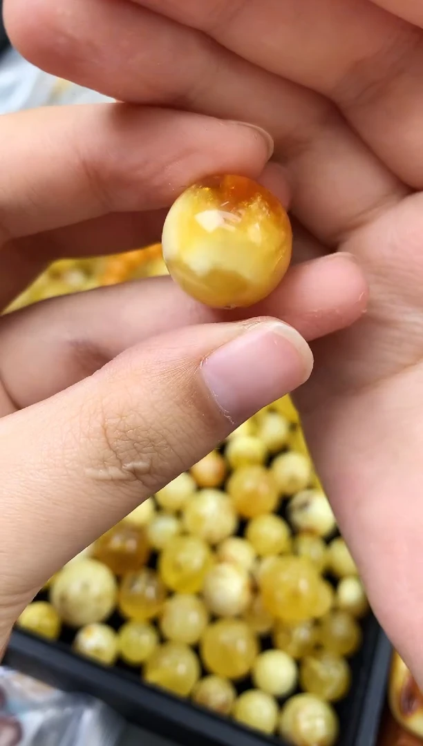 未镶嵌琥珀珠宝奇石288