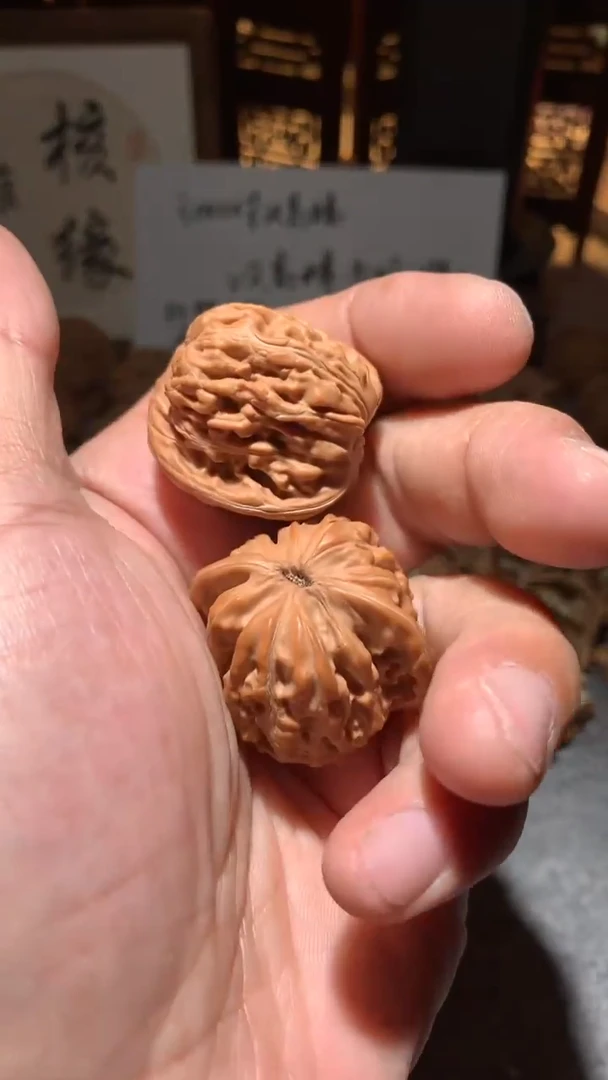 文玩核桃把件【核缘雅趣】35左右汉高楼，同尺寸随机发