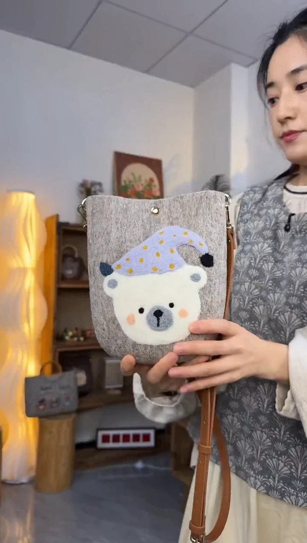 羊毛非遗纯手工   羊毛毡包包