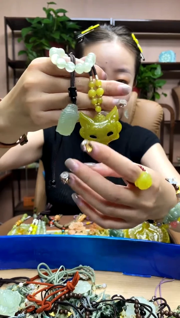 未镶嵌岫玉吊坠·