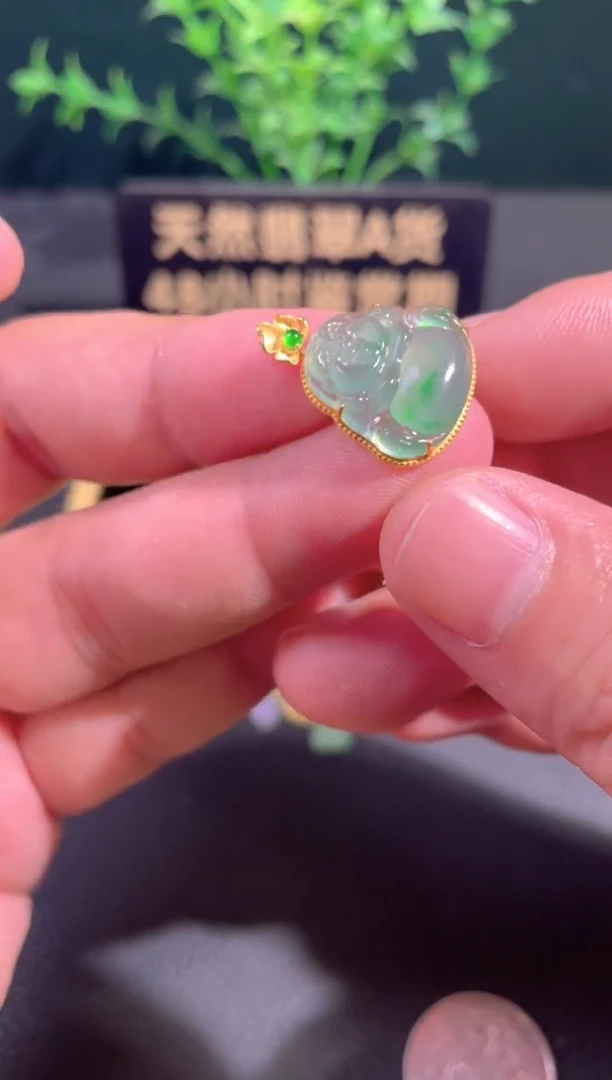 颈饰18K金镶嵌翡翠翡翠