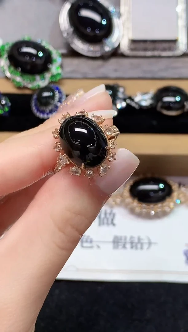18K金镶嵌戒指翡翠GQY多样性发其一