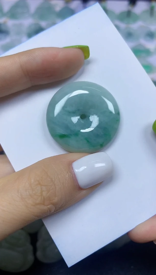 翡翠未镶嵌颈饰挂件