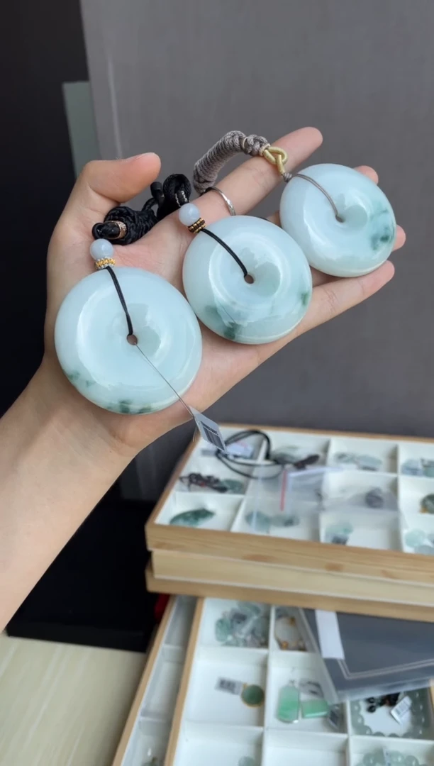 吊坠(不含链)未镶嵌翡翠天然缅甸A货翡翠多样性发其一