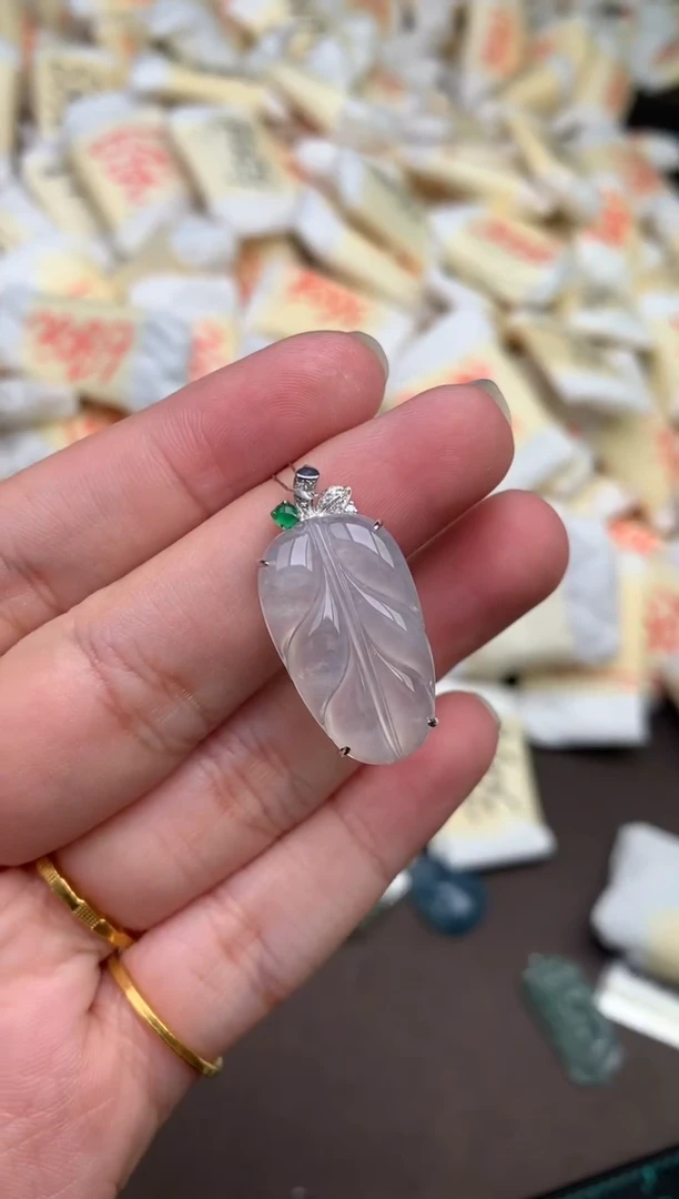 翡翠挂件18K金镶嵌—
