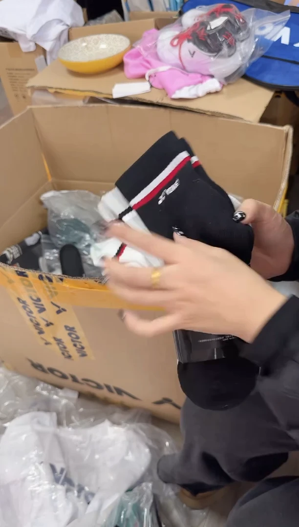 仓库正品全新发 男袜中筒三双装（39-44码）